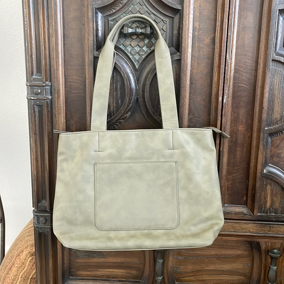 Universal Thread Handbags - Universal Thread vegan leather olive green shoulder bag.